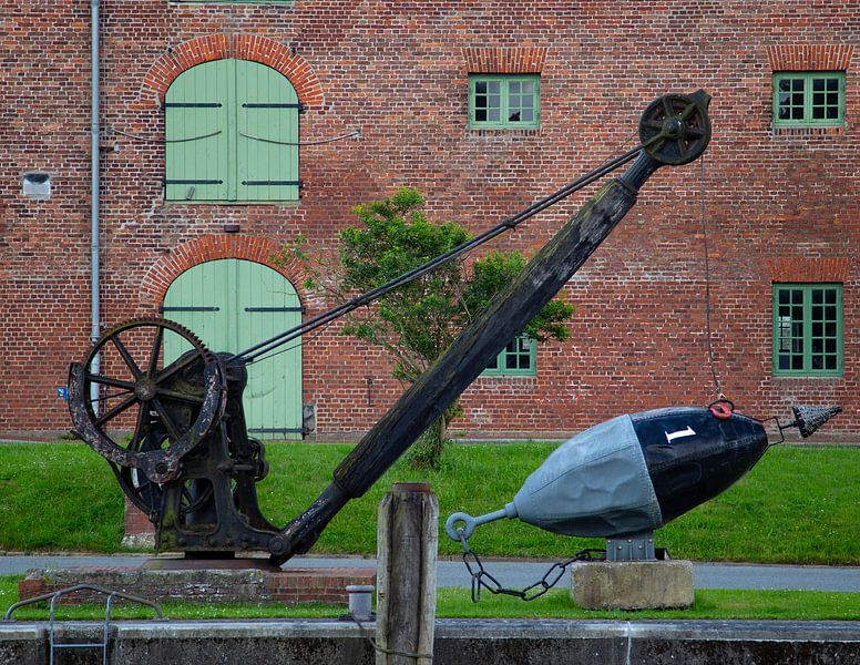 Historic sea buoy crane by Gerwin Schadl