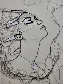 'Fade into You' - Frau aus Draht