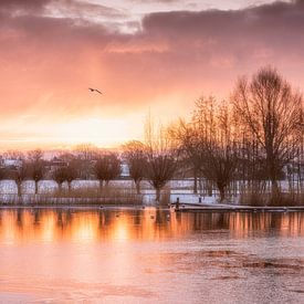 Ice in the Vroonermeer with sunrise by Keesnan Dogger Fotografie