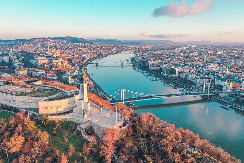 Budapest by Hello Pompoyo