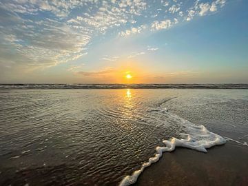 Zonsondergang strand van Michael Ruland