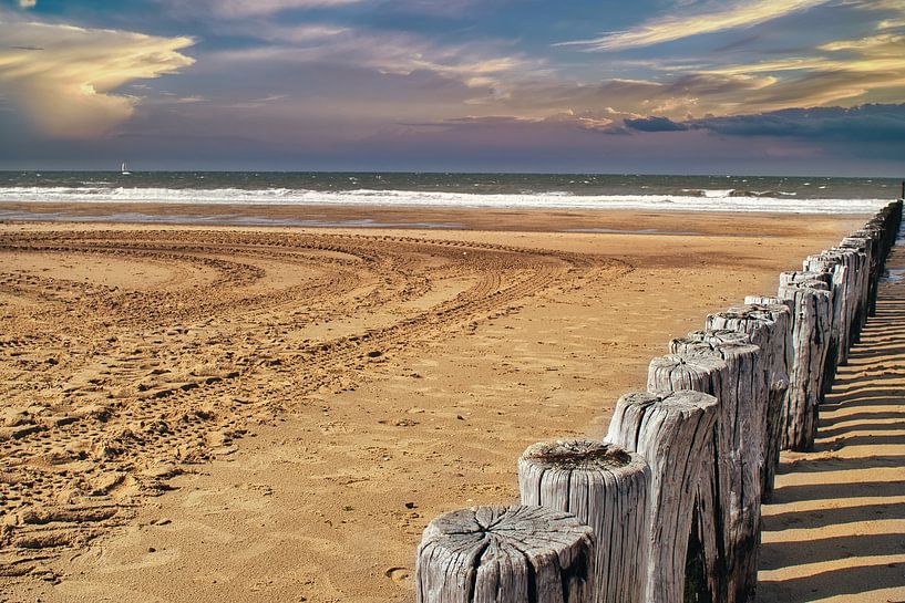 Wellenbrecher, die Wachtposten am Strand von Jolanda de Jong-Jansen