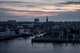 Rotterdam from the Nieuwe Waterweg by M  van den Hoven