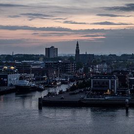 Rotterdam from the Nieuwe Waterweg by M  van den Hoven
