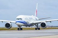 China Airlines Airbus A350 met Taiwan Blue Magpie livery. van Jaap van den Berg thumbnail