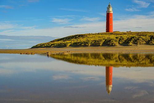 Texelse vuurtoren in de duinen tijdens een rustige herfstmiddag