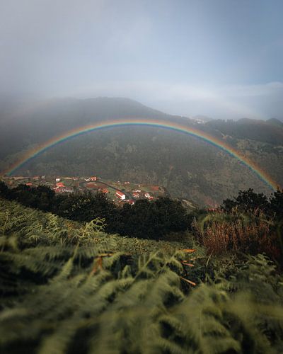 Doppelter Regenbogen, Madeira. von Larissa van Hooren