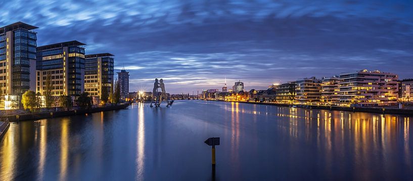 Berlin Osthafen - Panorama in der blauen Stunde von Frank Herrmann