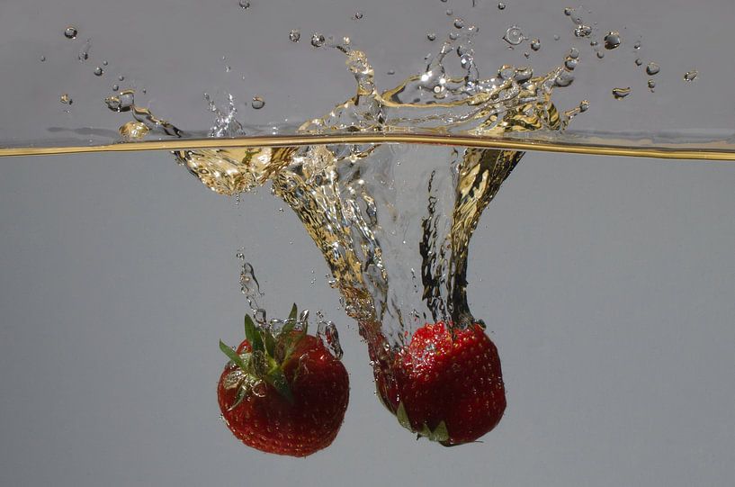 Twee aarbeien te water von Focco van Eek