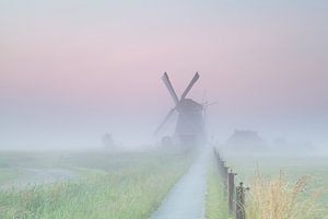 Farmlad in the fog van Olha Rohulya