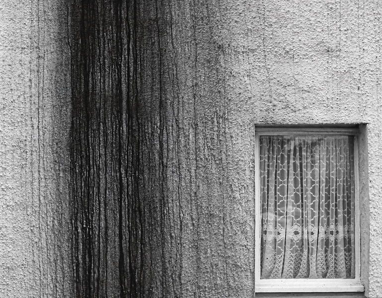broken chimney by Hans Janssen