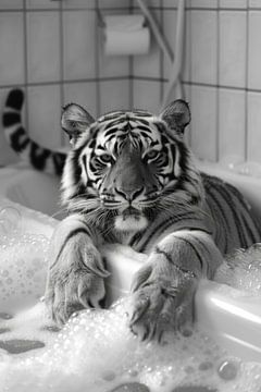 Majestätischer Tiger in der Badewanne - Ein beeindruckendes Badezimmerbild für Ihr WC von Felix Brönnimann