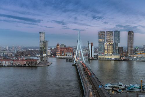 Erasmusbrug blauwe uurtje
