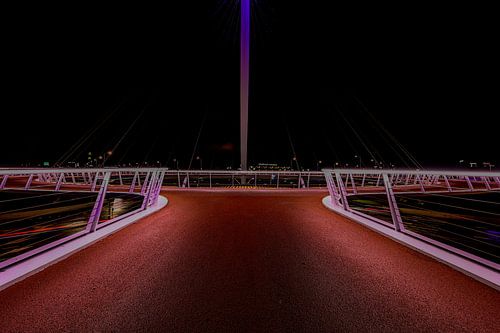 Hängebrücke in Farbe