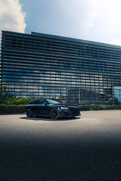 Audi RS4 ABT in een Havenachtig Gebied van Sebastiaan van 't Hoog