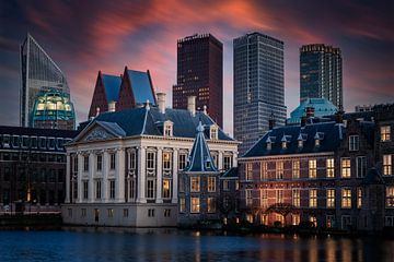 Nederlandse parlementsgebouwen en het Mauritshuis aan de Hofvijver in Den Haag van gaps photography