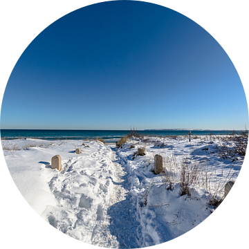 Winter: Duinen, sneeuw op het strand in Juliusruh op het eiland Rügen van GH Foto & Artdesign