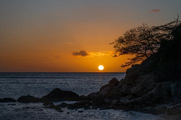 Sonnenuntergang, Curaçao, Sint Michielsbaai, Die Niffo-Hütten von Ronald Harmsen