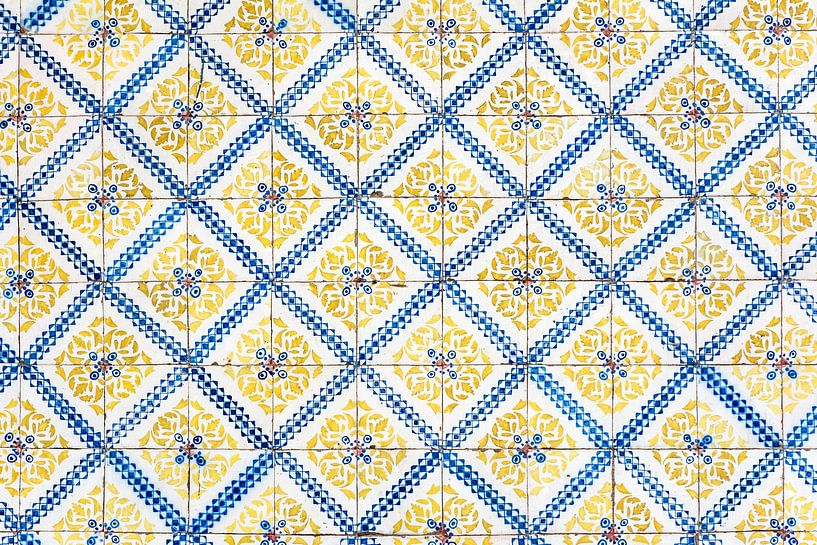 Yellow tiles of Lisbon by Ronne Vinkx