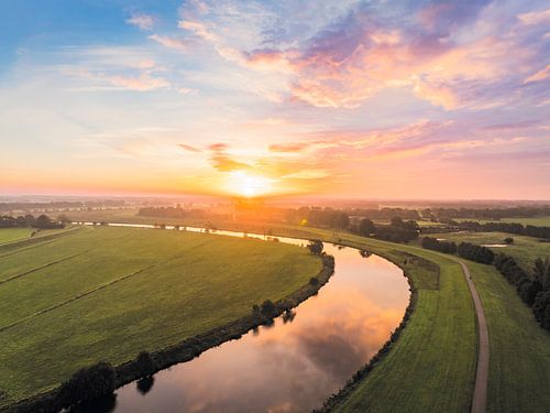 Zonsopgang boven de Vecht van bovenaf gezien