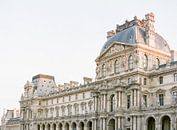 Analoge foto van het Louvre bij zonsopkomst van Alexandra Vonk thumbnail