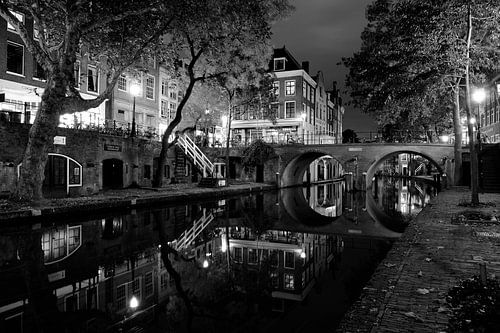 Oudegracht in Utrecht with Gaardbrug, BLACK-WHITE by Donker Utrecht