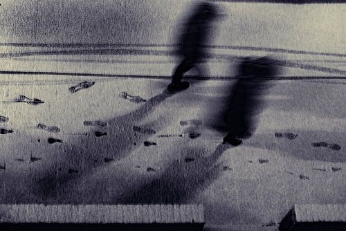 Wandelaars in een Winternacht