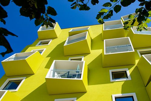 Zomerse groene balkons van Maerten Prins