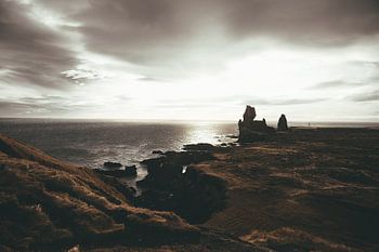 Les rochers de Londrangar en Islande