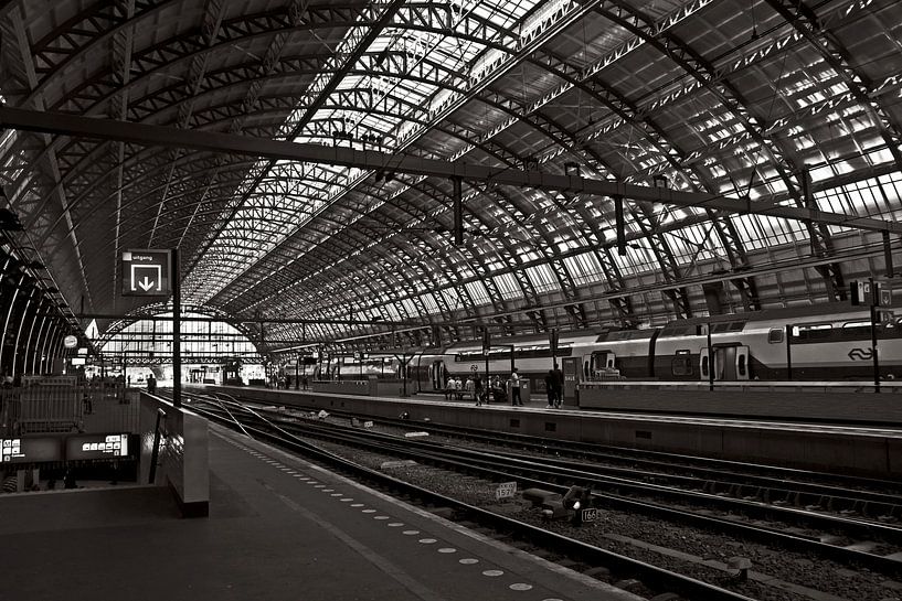 Gare d'Amsterdam Centraal par Silva Wischeropp