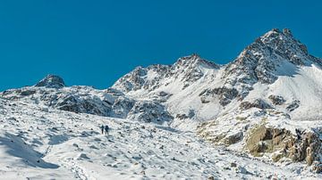 Het besneeuwde Dischmatal richting Scalettapass, Bocktenhorn, Dürrboden, Graubünden, Zwitserland van Rene van der Meer