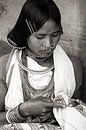Junge Frau vom Stamm der Dongeria Kondh von Affect Fotografie Miniaturansicht