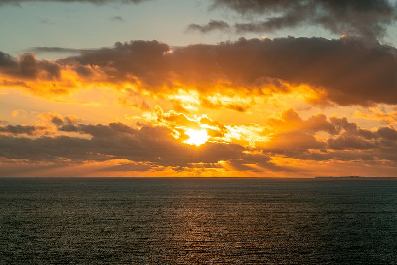 Coucher de soleil sur la mer en Algarve, Portugal par Leo Schindzielorz