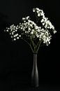 Stilleven met witte bloemen in bronzen vaas van Felix Sedney thumbnail
