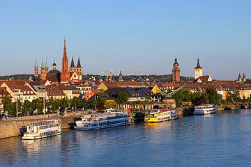 Würzburg - Oude stad skyline op de Main van Frank Herrmann