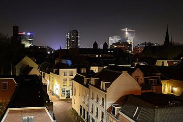 Uitzicht over de binnenstad van Utrecht bij avond. van Margreet van Beusichem