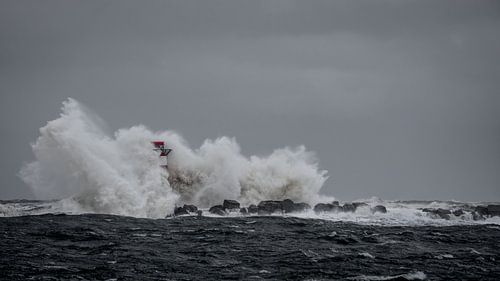 Storm in IJmuiden by Alex Pansier