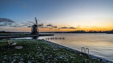Molen de Helper aan het Paterswoldsemeer van Henk Osinga