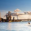 Willemsbrug met watertaxi van Prachtig Rotterdam