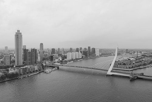 Rotterdam maas zwart wit