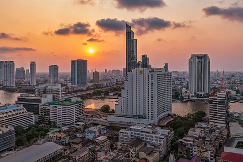 In the haze of the Bangkok metropolis