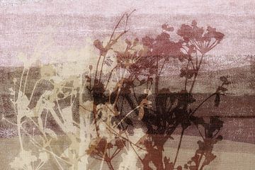 Botanische wabi-sabi op linnen. Bloemen in roze terra en crème. van Dina Dankers