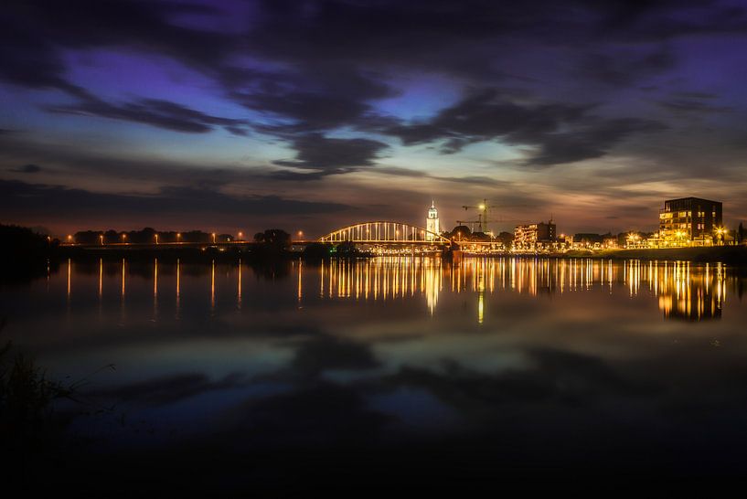 Deventer at Night, skyline avec IJssel, juin 2014 par Jan Haitsma