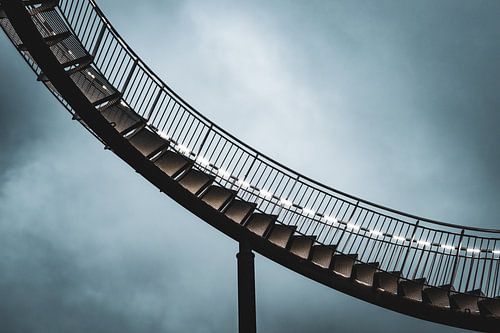 Steel in motion by Jenny Kambeck