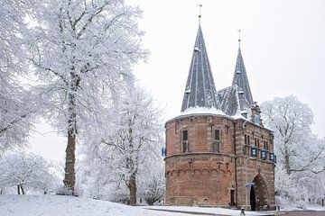 Cellebroederspoort in Kampen in Overijssel tijdens een mooie de winterdag van Sjoerd van der Wal