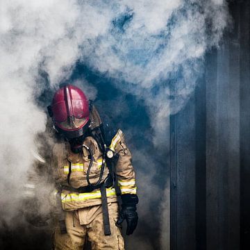 Brandweerman, firefighter, kleur van Desiree Tibosch