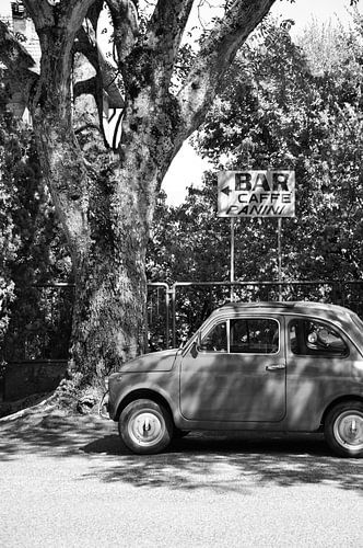 Altes Cinquecento auf italienischem Platz