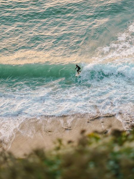 Surfer in Portugal von Gracia Lam