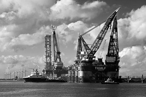 Kraanschepen Thialf en Balder te Rotterdam