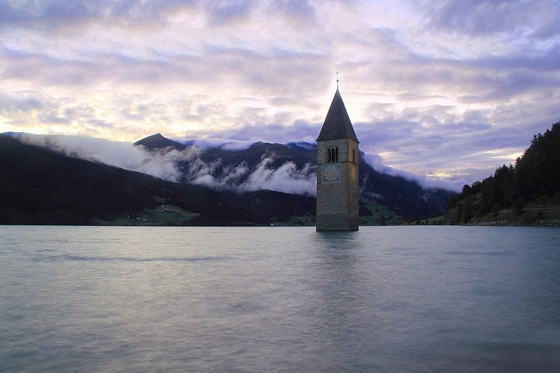 Kirchturm im Reschensee Südtirol van Patrick Lohmüller